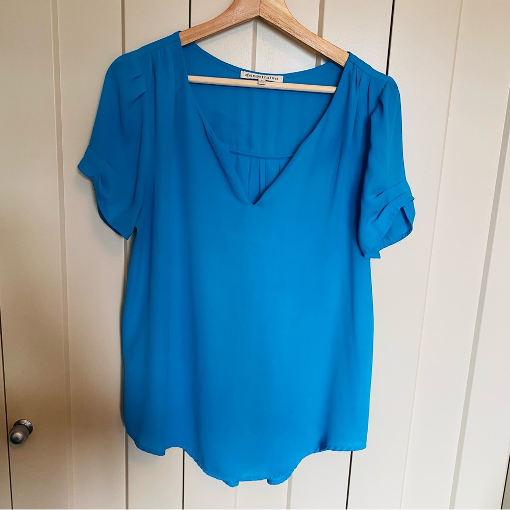 🦋Daniel Rainn- Turquoise V-Neck Blouse-Size M